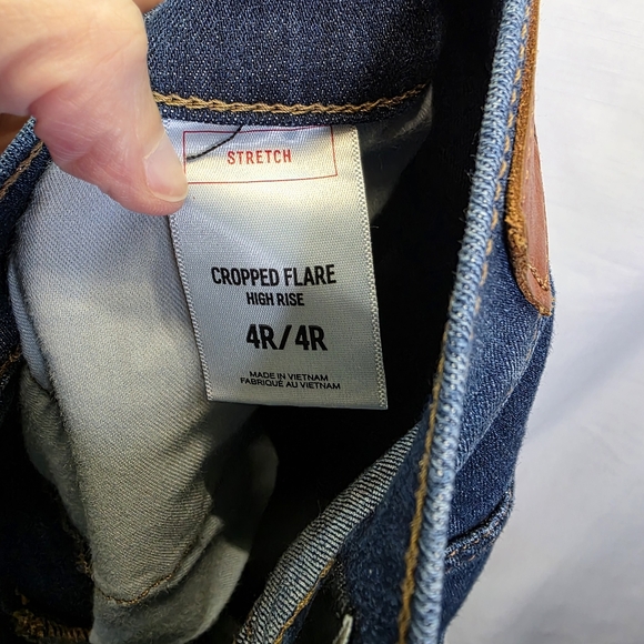 Express High Rise Croped Flare Raw Hem Jeans Size 4 - Picture 7 of 10